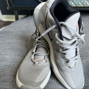 Nike basketball Greek Freak gray size 8.5